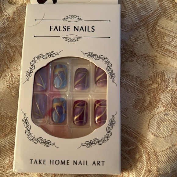 Press on nails - Picture 12 of 17